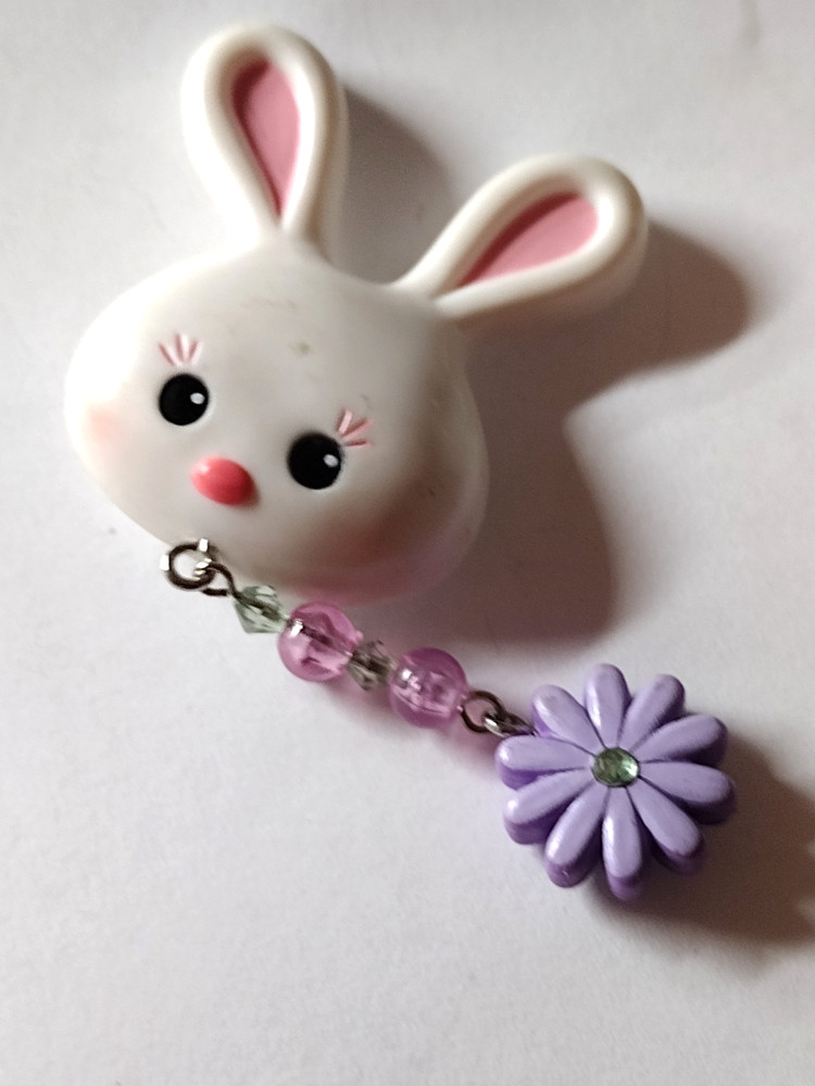 Plastic Bunny Rabbit Face Dangle Drop Flower RUSS Lapel Pin