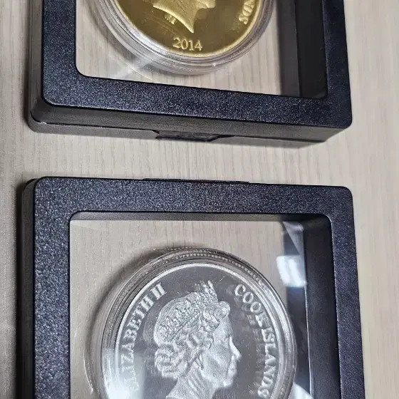 Hello Kitty 40th Anniversary Commemorative Gold & Silver Coins Set Official