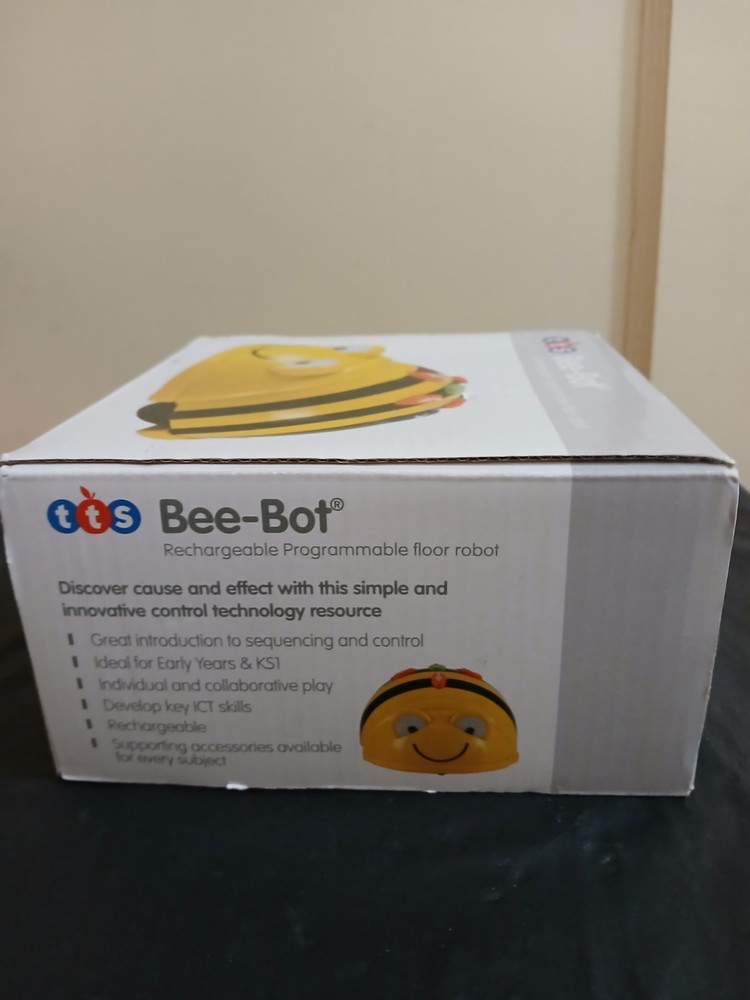 Bee-Bot Programmable Toy Robot Educational STEM Rechargeable Coding Toy IT10380