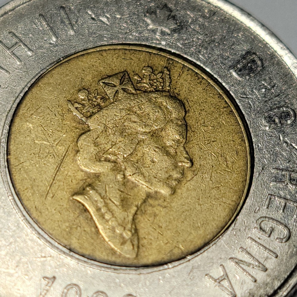 ERROR 1996 Slight Off-Centre Core CANADA 2 Dollar Toonie T224a