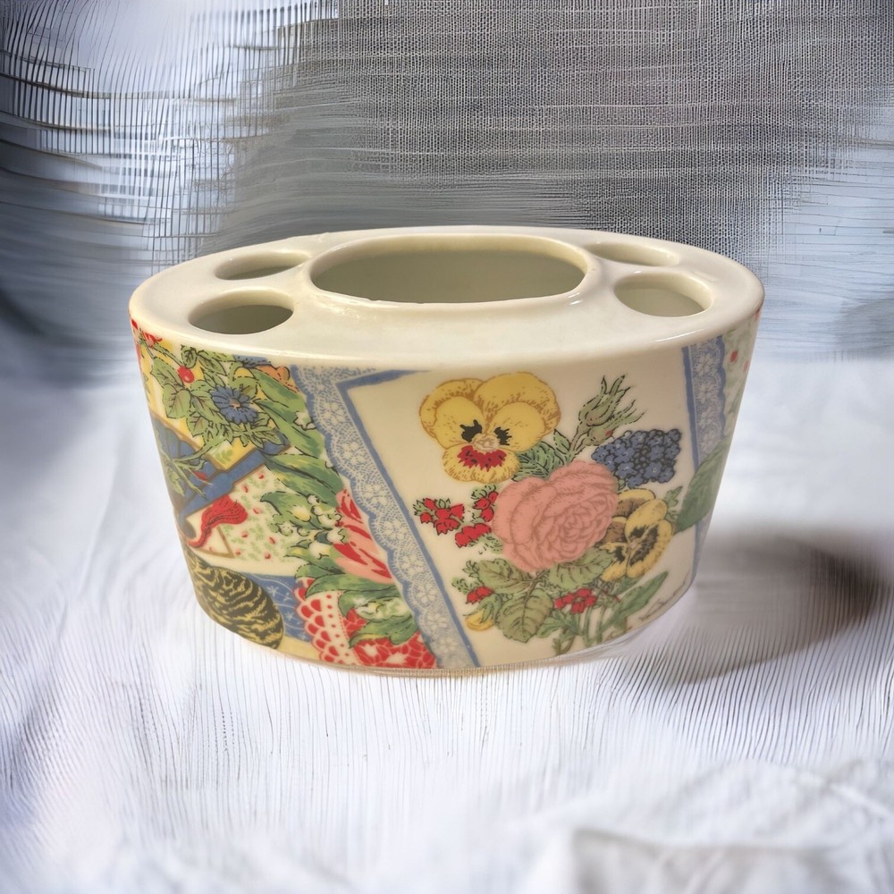 Toothbrush Holder Gloria Vanderbilt Collage MANN