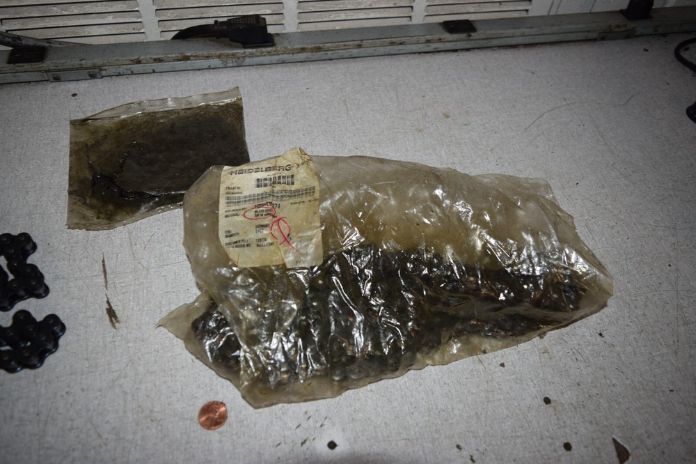 Heidelberg Press 86.015.015F Chains Lot