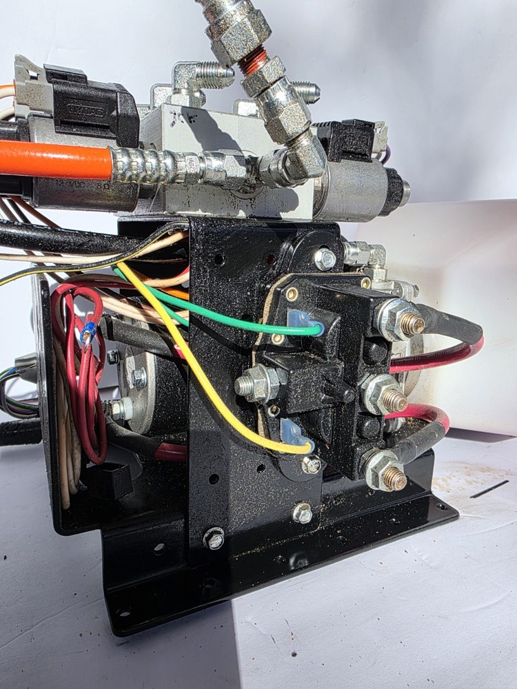 Lippert LCI 433523 Unidirectional Hydraulic Pump 7 Quart Slide Out & Leveling