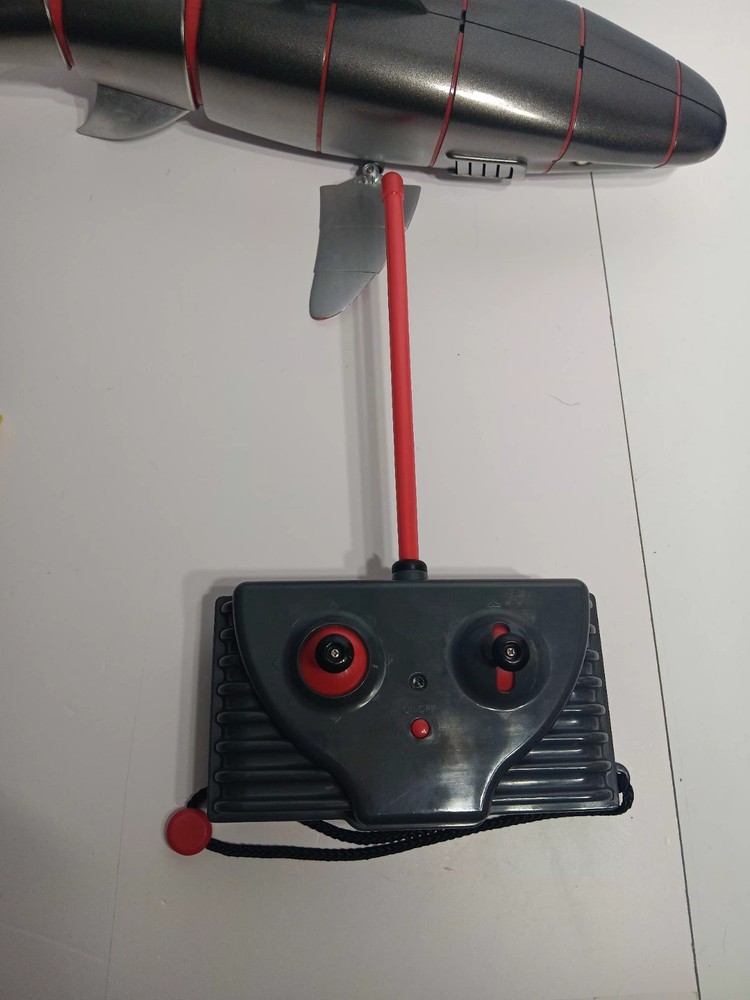 Swimways Cyborg RC Shark With Remote Control 2005 Very HTF (READ DESCRIPTION)