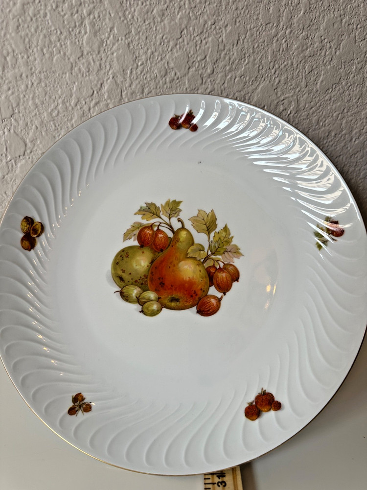 Bareuther Waldsassen Cake Stand Bavaria Germany Fruit & Nut Pattern 11.5"