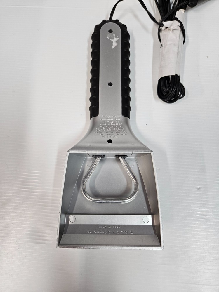 Heated Auto Electric Windshield Ice & Snow Scraper 12V - used