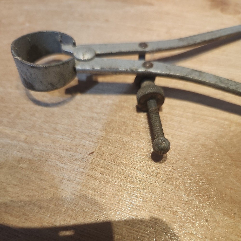 General Caliper - USA - Outside