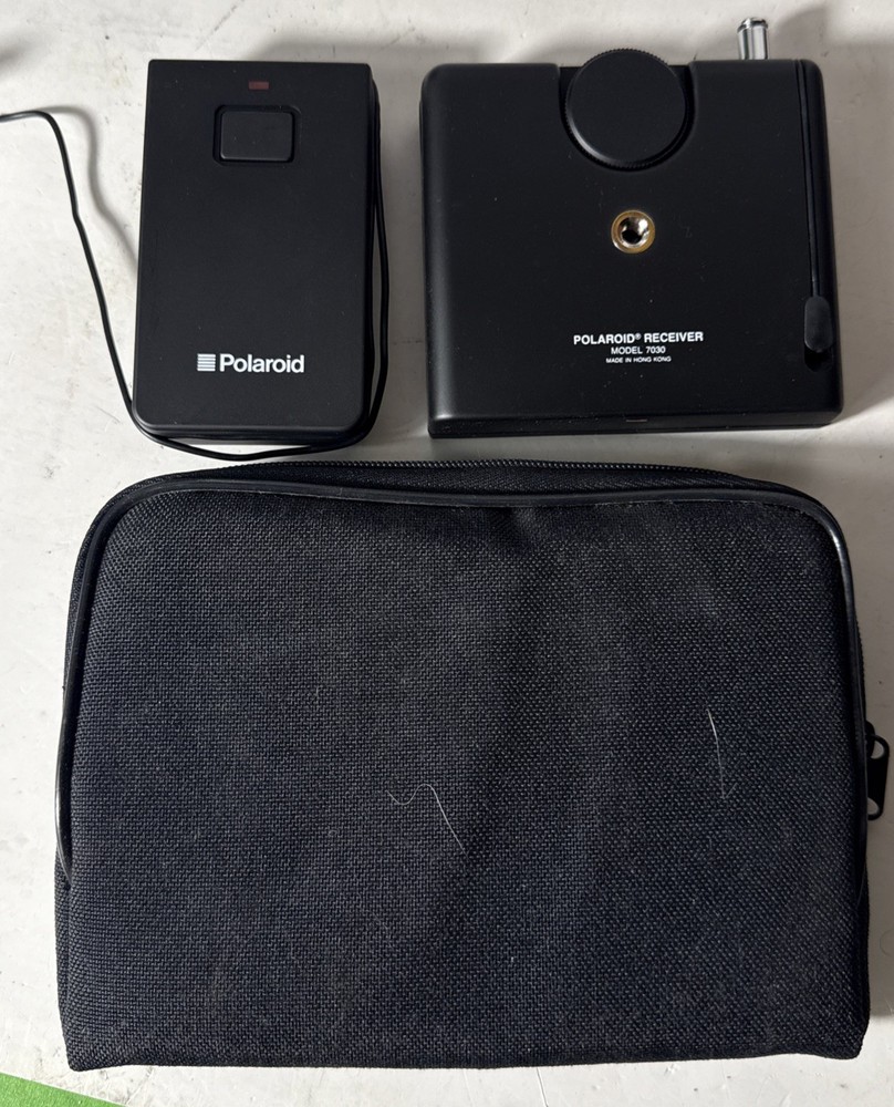 Polaroid Remote Trigger System 7020 Transmitter and 7030 Receiver With Case