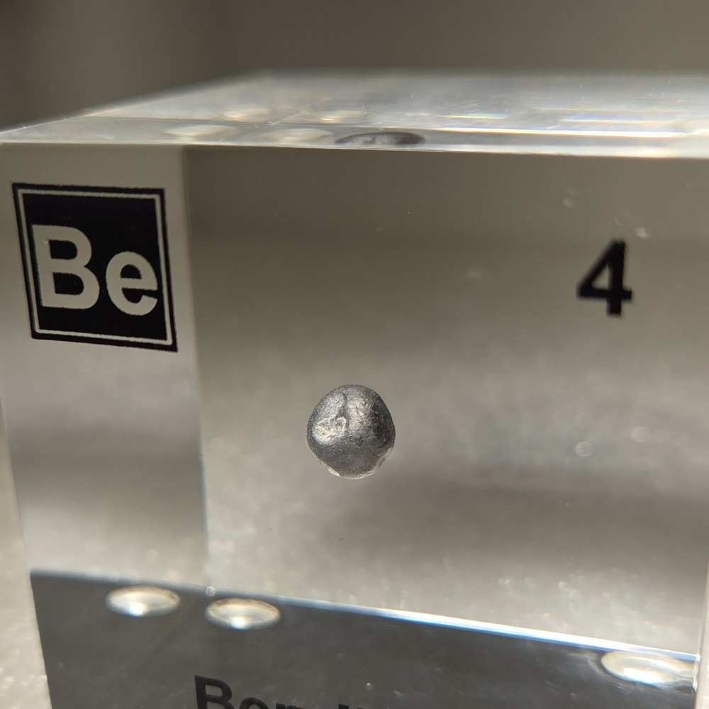 Engineered Labs Beryllium Element Cube