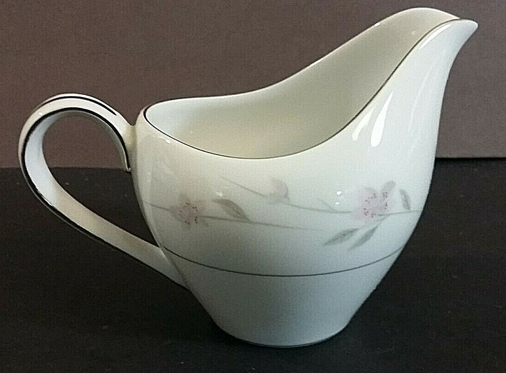 Mikasa Richmond 3 3/4" Creamer