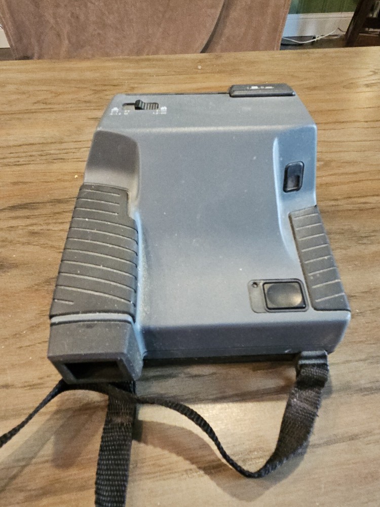Polaroid Impulse 600 Instant Film Camera w/ Pop-Up Flash & Strap Untested