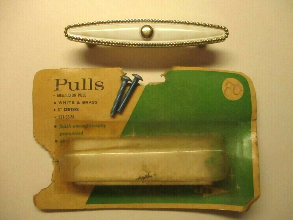 JayBee JB 527-63-51 Medallion Pull Handle 1950s White on Brass 3" Centers 1 MCM