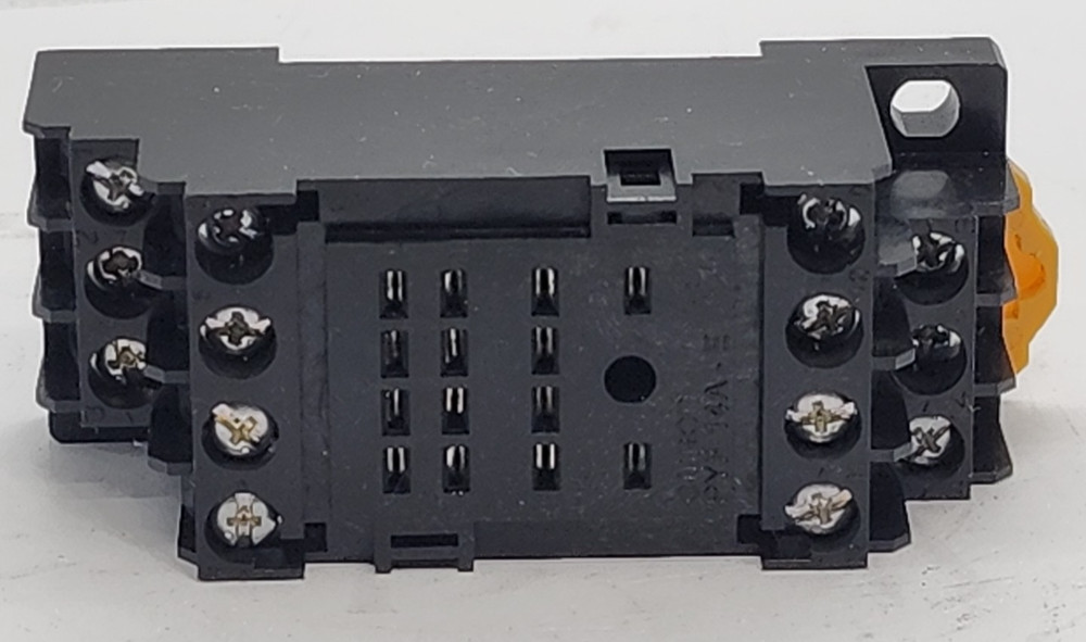 IDEC GT5Y-4SN 24VDC ELECTRONIC TIMER & SOCKET [RC2-4]