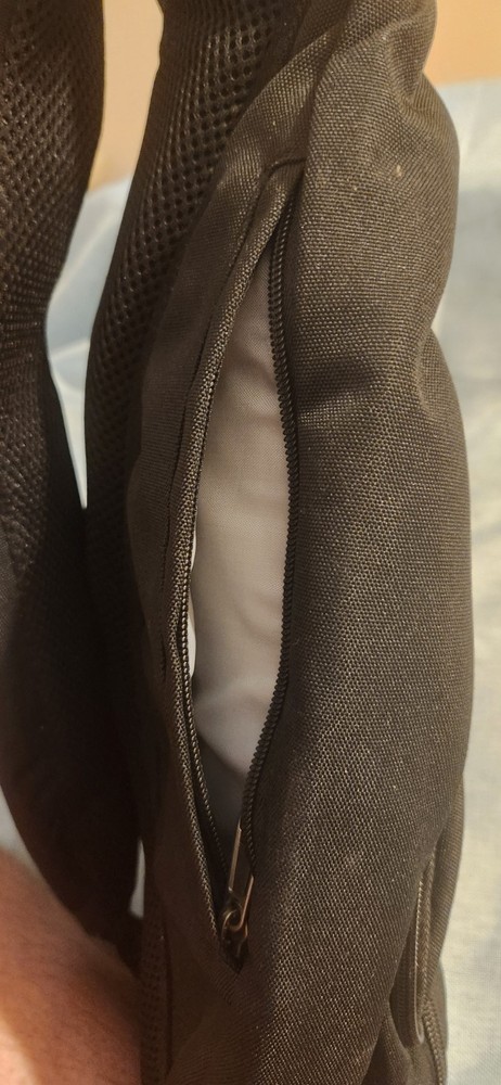 WATERFLY Black Daypack Backpack, Lightweight, Padded Straps, Compartments