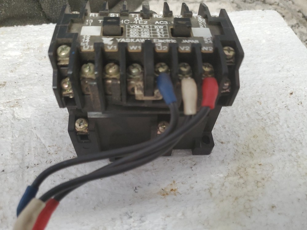 Yaskawa HC-4E2 Dual 3-phase Contactor