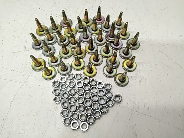 Gold Digger Traction Master 37Studs - 2000 Polaris NOS