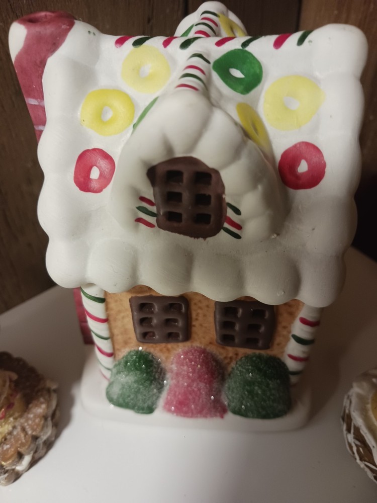 Ginger Bread House Tea Light With Two Gingerbread Men