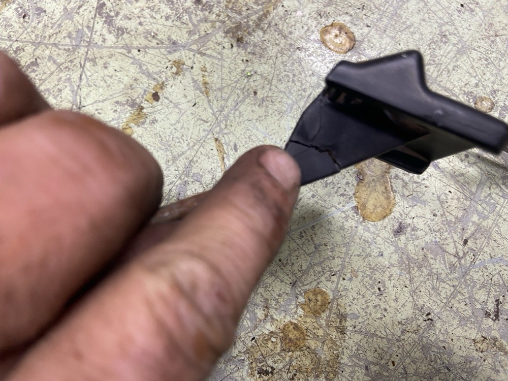 08-12 ESCAPE Park Brake Assembly (release Handle Damaged)