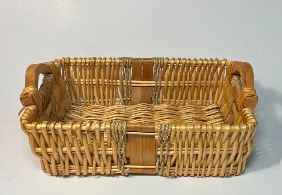 14 x 10 x 6” Rectangular Wicker Basket Natural Weave Light Brown Handle Gift vtg