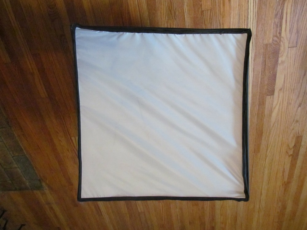 STUDIO LIGHT SOFTBOX - 23" X 23"