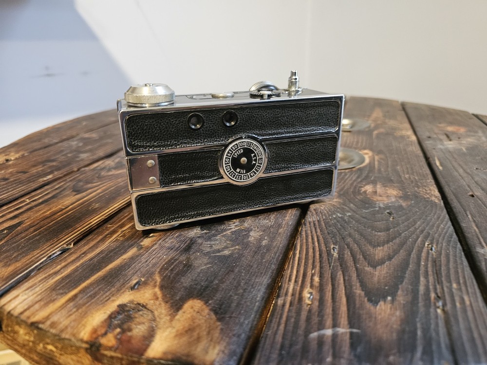 Vintage Argus C-3 35mm Rangefinder Camera w/ Leather Case
