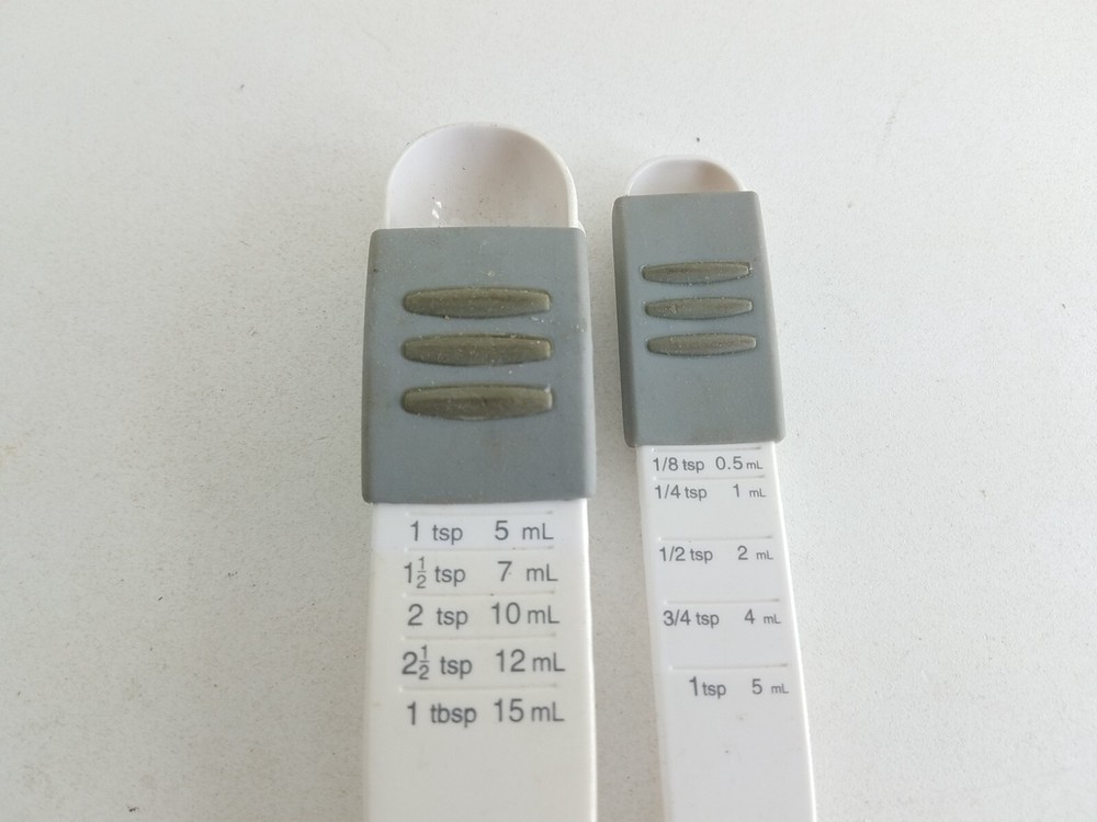 Pampered Chef Adjustable Measuring Spoon Set Two Pieces