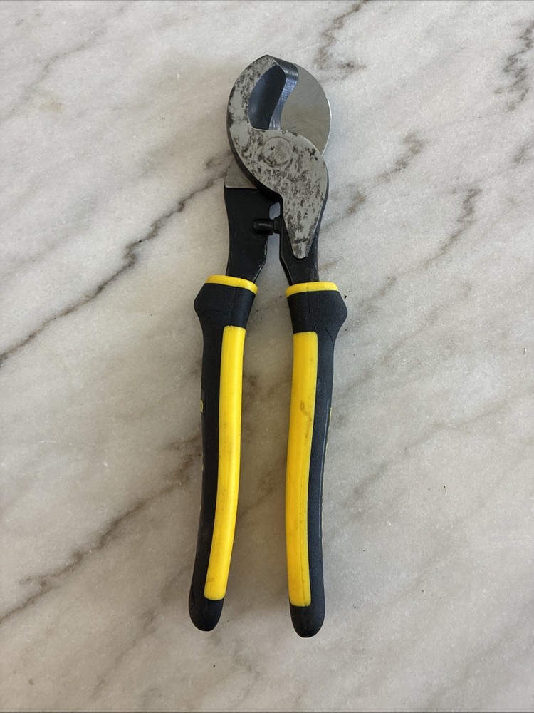 Preowned Southwire CCP9 High-Leverage Cable Cutter In Good Used Condition
