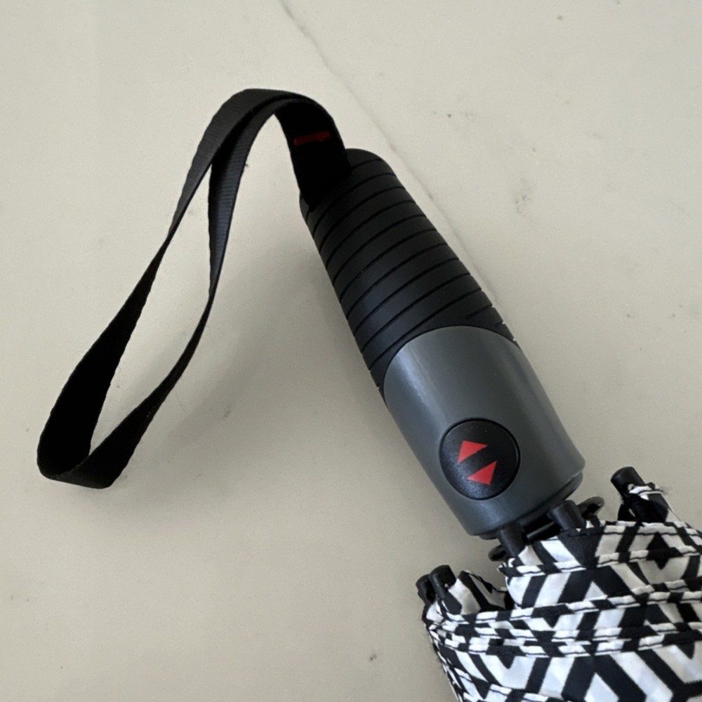 ShedRain WindPro Compact Folding Men's Umbrella Black White Geometric Pattern