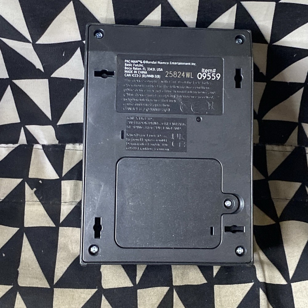 Arcade Classics, Pac-Man Color LCD Retro Mini Arcade Game Basic Fun Gold Variant