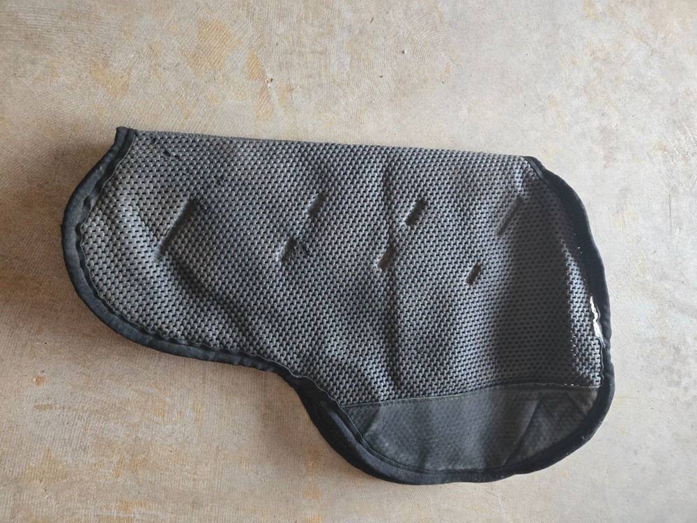 Horse Contoured Vented Neoprene Saddle Pad