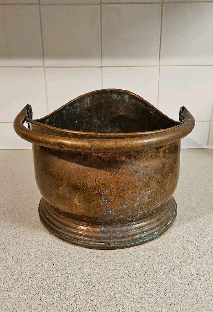 A stunning quality Large Antique Copper Coal Scuttle,Fireside.