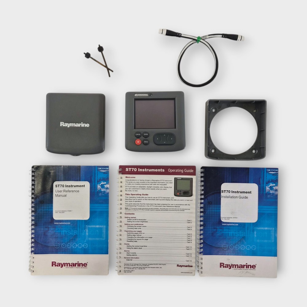Raymarine ST70 Multifunctional Instrument Display -E22105- w/ Sun Cover Tested