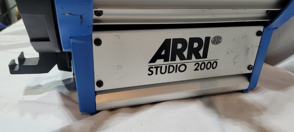ARRI STUDIO 2000 Tungsten 10'' LENS 1989