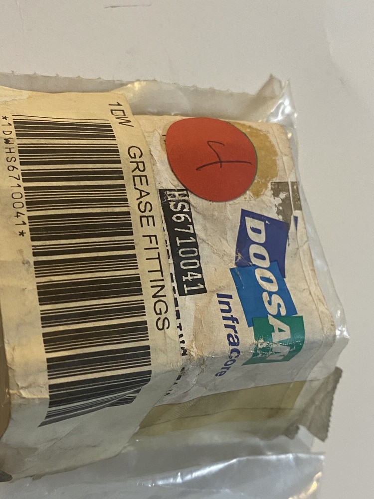 Doosan HS6710041- Grease Fitting 