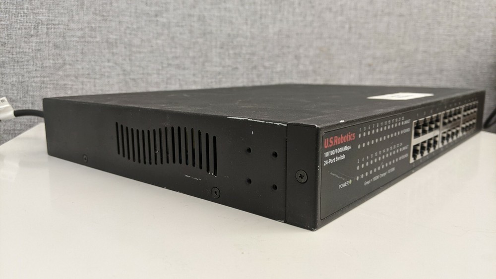 US Robotics USR997931 24-Port Gigabit Switch