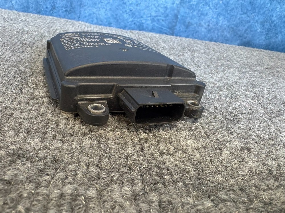 LINCOLN NAVIGATOR 2018-2021 REAR RIGHT BLIND SPOT RADAR SENSOR MODULE OEM