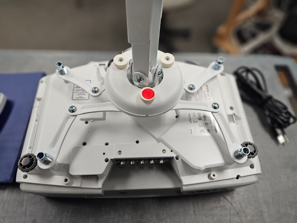 Epson PowerLite 4100 Projector H380A