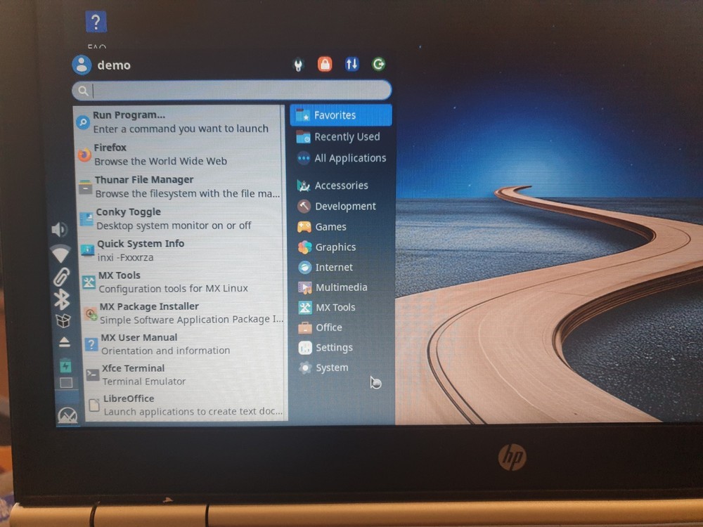 Linux MX V25.1, Xfce, 64-bit, Bootable Live and Install USB Flash Drive