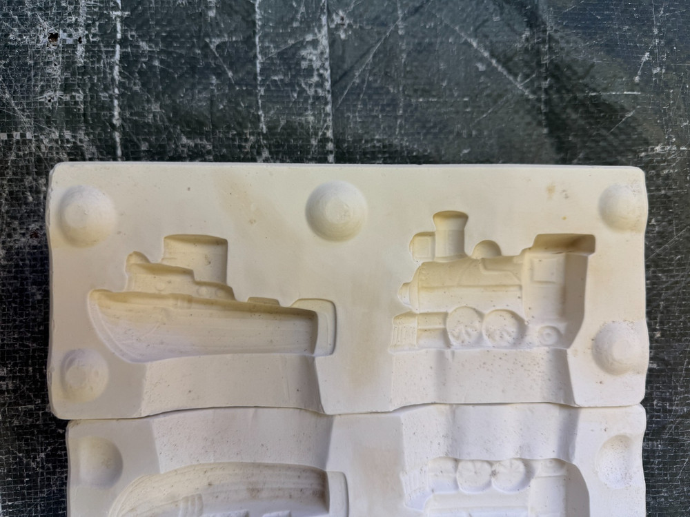 VINTAGE ALBERTA CERAMIC MOLD #643 BOAT TRAIN