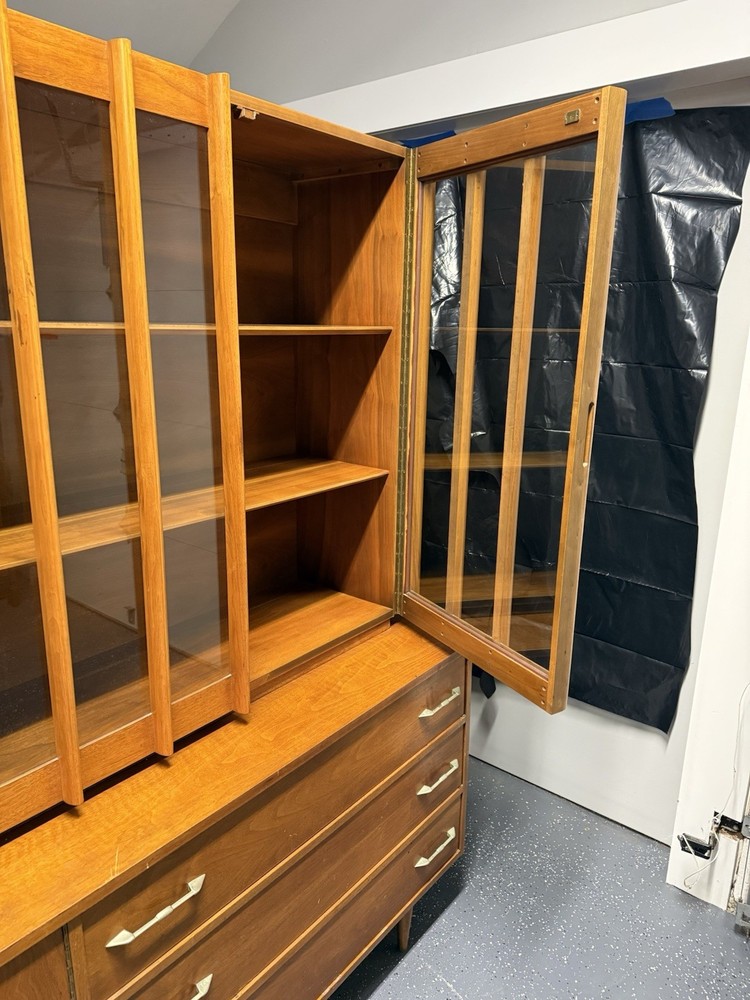 Mid Century Modern Sideboard and Hutch (c. 1960s)