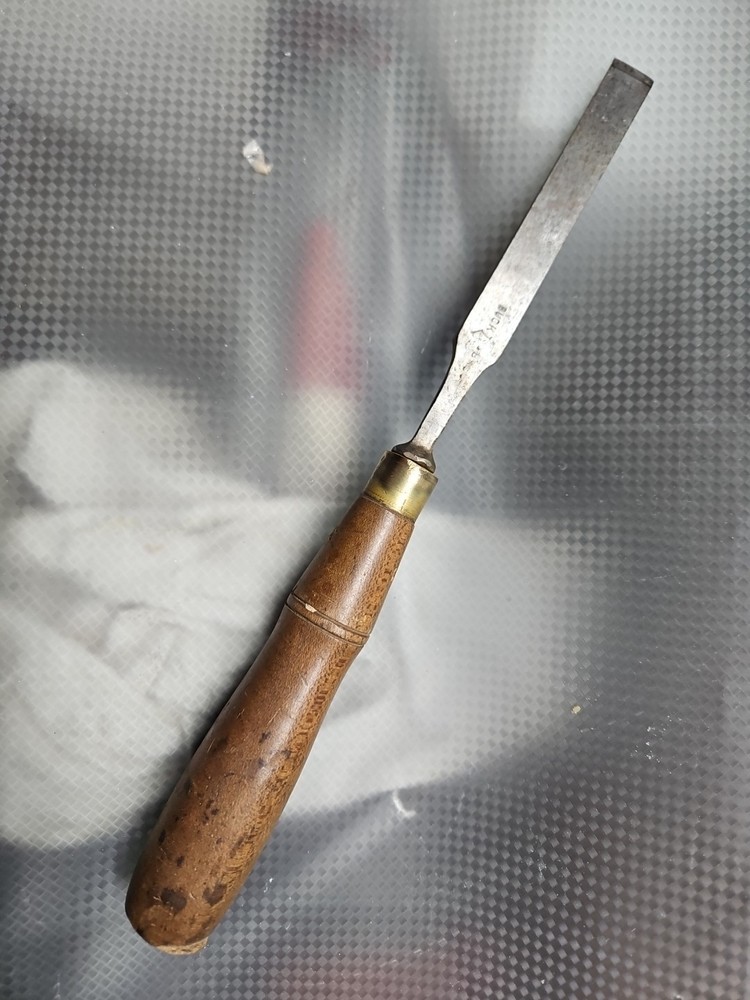Antique BUCK BROS. 1/2" Tang WOOD HANDLE CHISEL