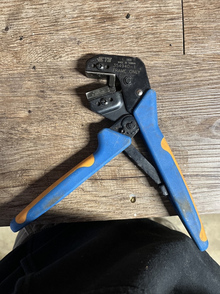 Commscope Under Carpet Cable crimper