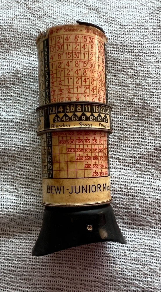 BEWI Junior Mod II Optical Light Exposure Meter with old leather case
