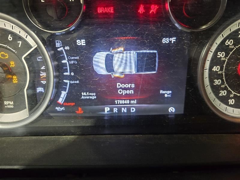 RAM1500 2013 Accessory Holders 587045