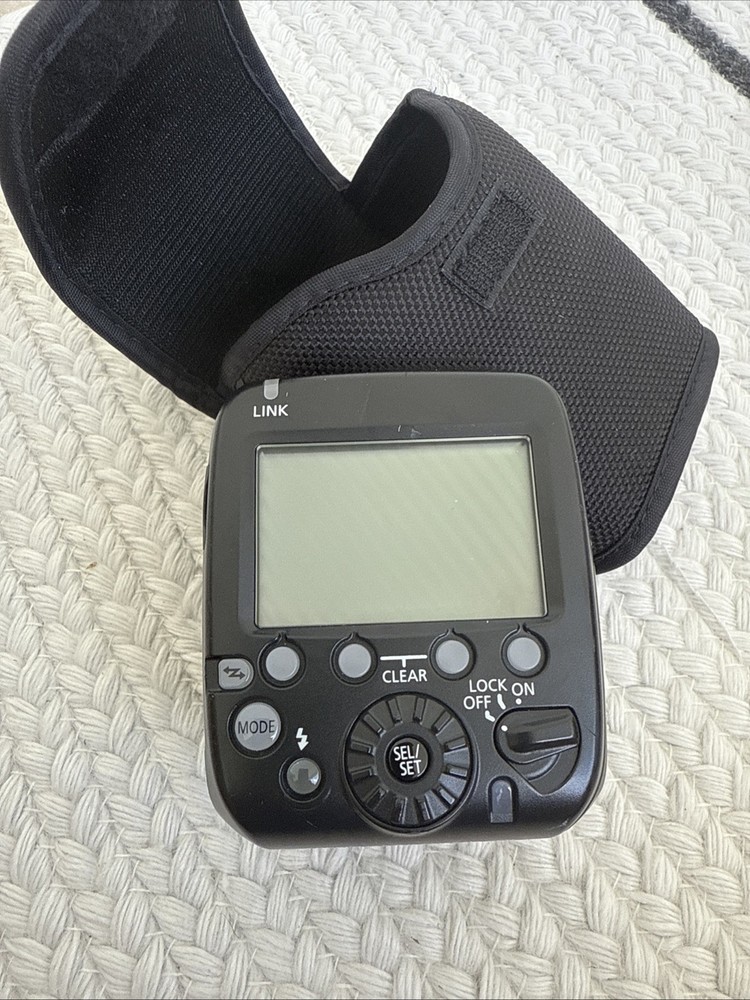 Canon ST-E3-RT Speedlite Transmitter with Case