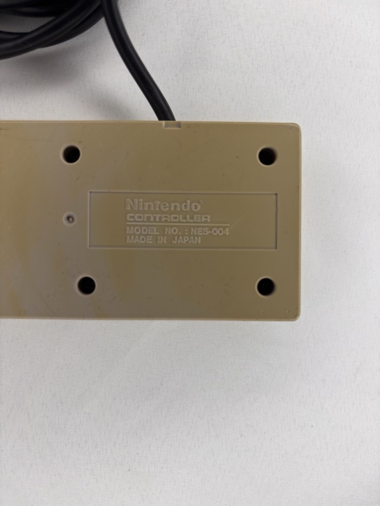 4 Nintendo NES Wired Controllers & Zapper Bundle — Untested