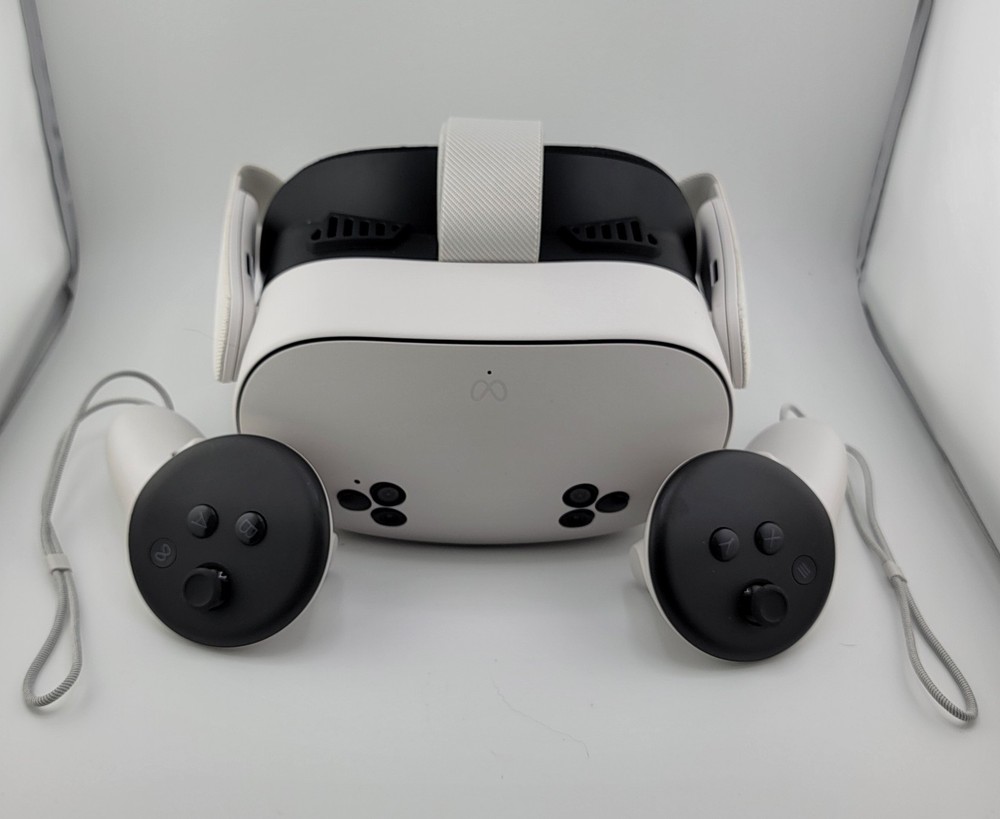 Meta Quest 3S 128GB W/ Controllers No Power Adapter