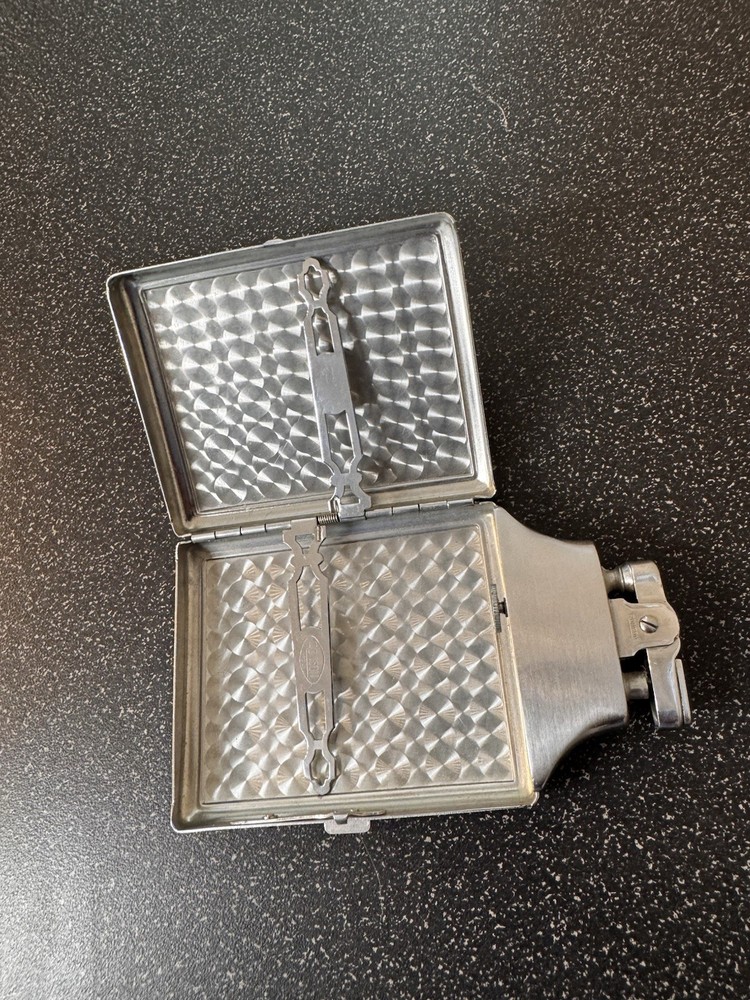 Vintage Ronson King Lighter And Cigarette Case