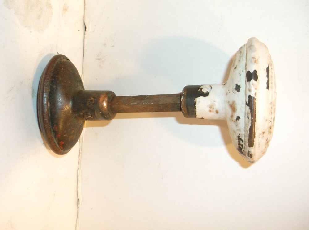 3 OVAL METAL DOOR KNOBS w/2 spindles Restoration Projects Possibly (Copper?)