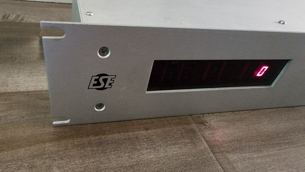 ESE Model ES-720 Clock Radio